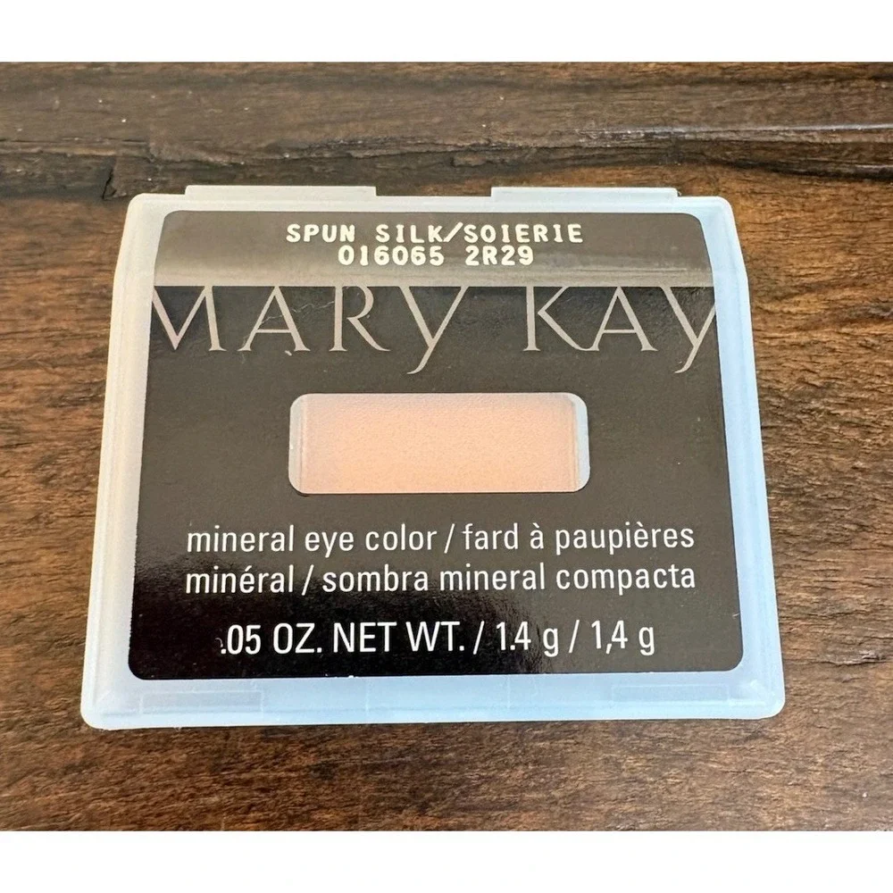 New In Package Mary Kay Mineral Eye Color Spun Silk Full Size. New in Box 016065